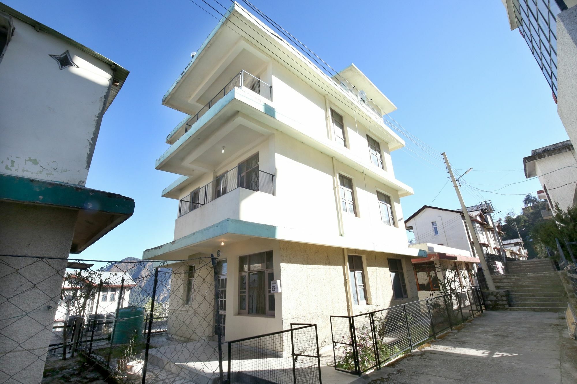 דירות Elegant 3Bhk Abode In Shoghi, שימלה מראה חיצוני תמונה